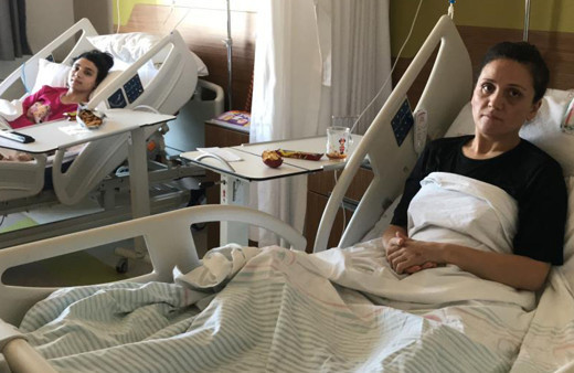 Depremde eşini ve küçük kızını kaybeden anne yürekleri dağladı: "Kızım evcilik oynuyoruz sanıyordu"