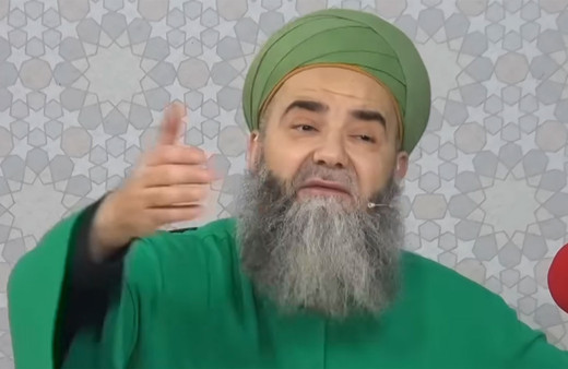 Cübbeli Ahmet Hoca, ilahiyatçı Mustafa Karatay'la fena kafa buldu! 'Bu adam insanlara din öğretiyor'