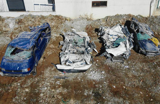 Depremzedeler yeni bir hayat için satışa çıkardı! Ağır hasarlı araçlar ikinci el satış sitelerini doldurmaya başladı