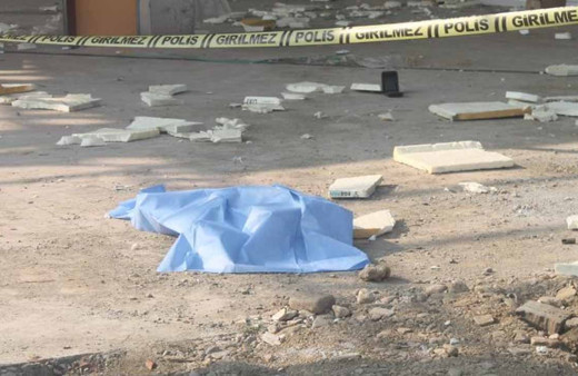 Manisa'da çatıdan düşen işçi oracıkta can verdi, 2 çocuğuyla çekilmiş fotoğrafı hüzne boğdu