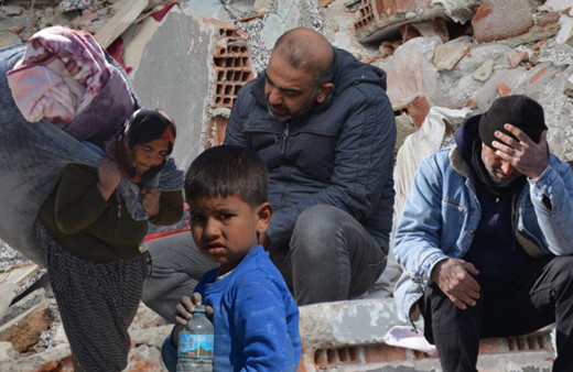 Deprem sonrası çekilen fotoğrafların acı hikayesi yürekleri dağladı