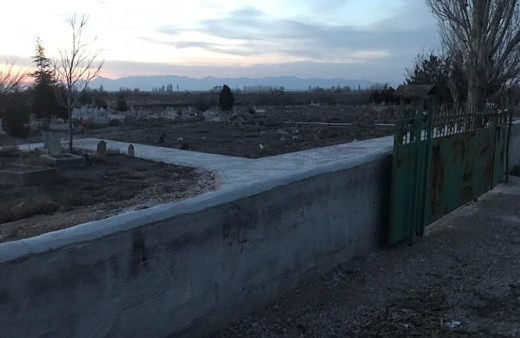 Mezarlıkta kan donduran olay! Yarısı toprağa gömülü kadın cesedi bulundu: Vahşi hayvanlar saldırmış!