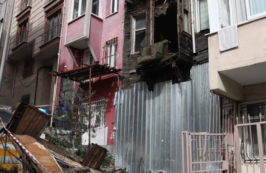 Şişli'de bina çöktü! Ekipler sevk edildi