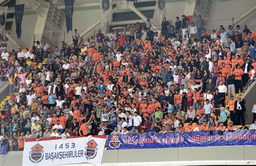 BM'den depremzedeler için saygı duruşu