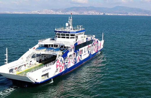 İzmir'de deniz ulaşımına fırtına engeli