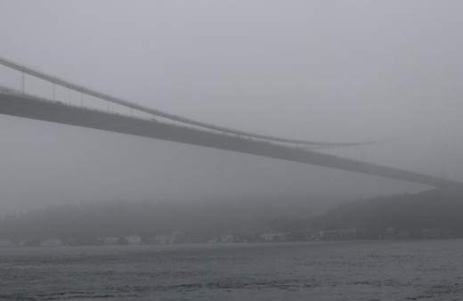 İstanbul Boğazı'na yoğun sis çöktü! Seferler iptal edildi gemi trafiği askıya alındı