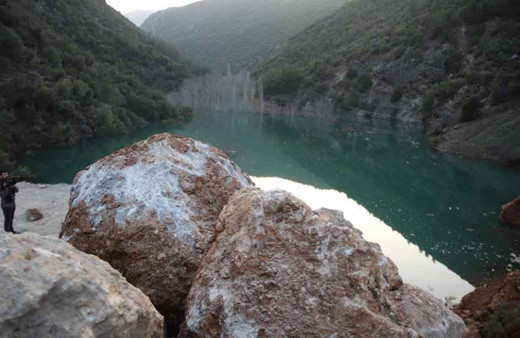 Depremde dağ dağa kavuştu, doğal göl oluştu: 2 dakikada birleşen dağları 23 günde ayıramadılar!