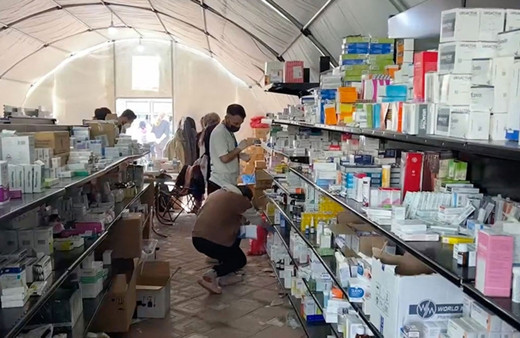 Hatay'da ilaç ihtiyacı "sahra eczanesi"nde karşılanıyor