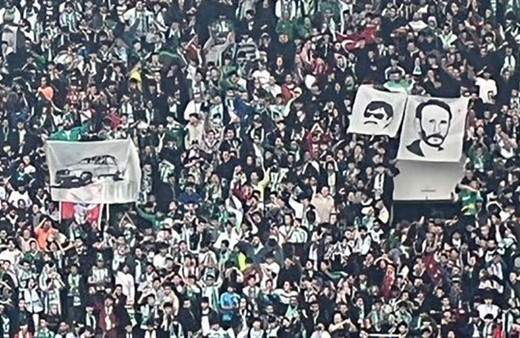 Bursaspor-Amedspor maçında 'Beyaz Toros' ve Yeşil' pankartları açıldı! Saha savaş yeri gibi