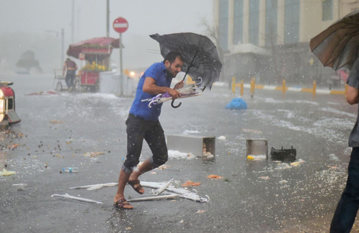 Bugün hava fena fırtına ve sağanak beraber vuracak! Meteoroloji 33 şehre sarı ve turuncu uyarı yaptı