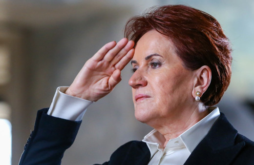 Meral Akşener Anıtkabir'e çıktı asker selamı durdu! Kadınlarla tarih yazacağız