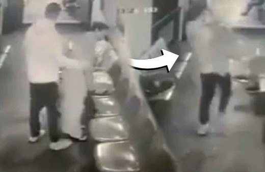 Feribotta dehşete düşüren anlar! Eşini kucaklayıp denize attı