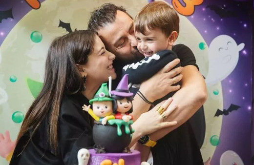 Hazal Kaya, kızı Süreyya Leyla'nın ilk fotoğrafını paylaştı! Takipçilerinden yorum yağdı