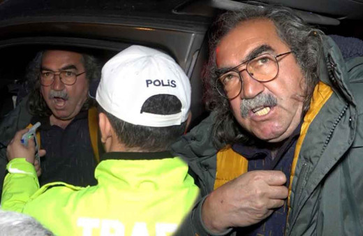 Alkollü sürücü ile polisin imtihanı ter döktürdü! Ben zaten alkollüyüm dedi 40 dakika boyunca üflemedi!