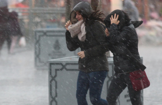 Aman dikkat: Uygun değil! Meteoroloji sağanak uyarısı yaptı asıl yarın hava daha fena