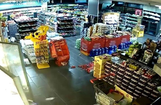 Kayseri gece yarısı 4.8 şiddetindeki depremle sallandı! İşte deprem anının görüntüleri...