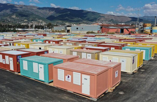 Katar, Dünya Kupası'nda kullanılan konteynerleri depremzedelere gönderdi