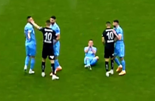 Rakibine tokat attı, saha bir anda karıştı: Kırmızı kart gören Belhanda rekor kırdı!