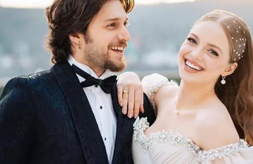 Oyuncu İpek Filiz Yazıcı ve eşi siyasi partiye katıldı