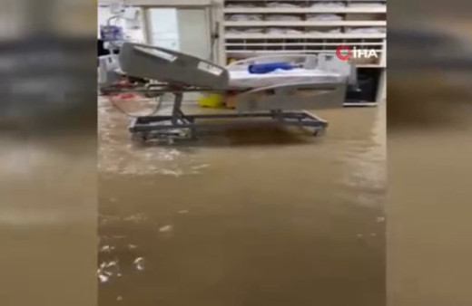 Şanlıurfa'da sağanak sonrası hastane sular altında kaldı: 25 hasta tahliye edildi