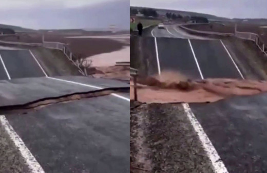 Sel suları karayolunu işte böyle yuttu! O anlar kamerada