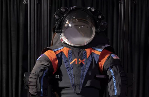 NASA yeni 'Uzay kıyafeti'ni görücüye çıkardı