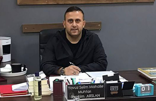 İstanbul'da bir muhtar, iki erkek çocuğa cinsel istismarda bulundu! Parayı verdi, silahı masanın üzerine koyup...