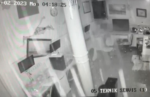 Felaketin yeni görüntüleri ortaya çıktı! Depremin şiddeti, yaşanan yıkım ve panik kamerada!