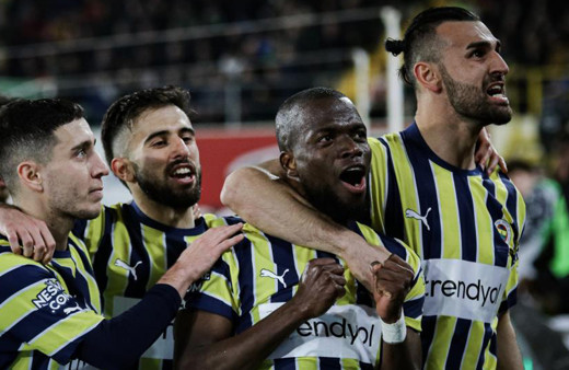 Fenerbahçe Alanya'da geriden gelip kazandı! Liderle puan farkı 6'ya düştü!