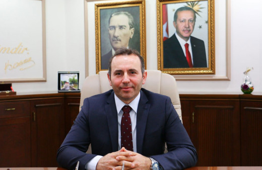 Yalova Belediye Başkanlığı CHP'den AK Parti'ye geçti! Vefa Salman adaylık için istifa edince...