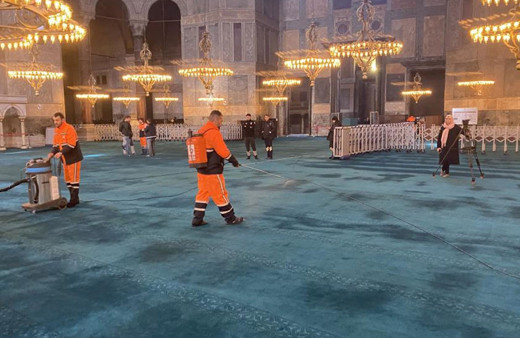Ayasofya Cami Ramazan ayı öncesi gül suyu ile yıkandı