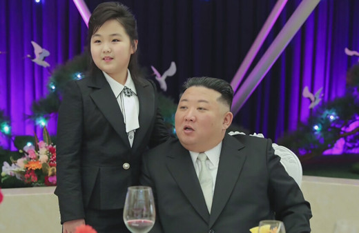 Kim Joung-un'un 'tombul kızı' olay oldu! Gittiği her yere götürmeye başladı devletin başına o geçecek