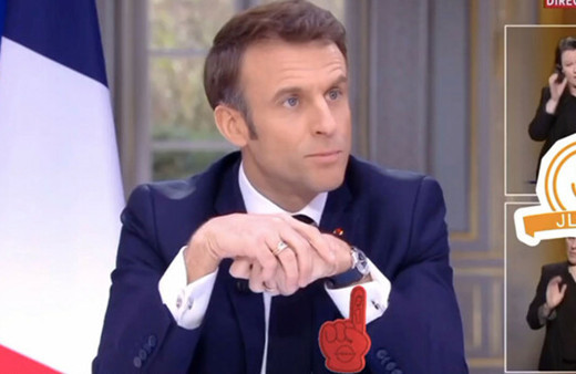 Emmanuel Macron, ekonomi konuşulurken pahalı saatini çıkardı