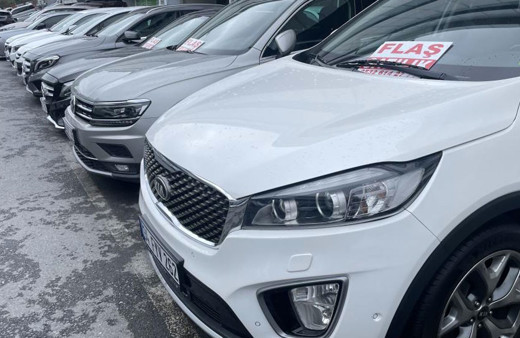 Bayilerde sıfır araç bulamayan ikinci el koştu ikinci el fiyatları yükselişe geçti