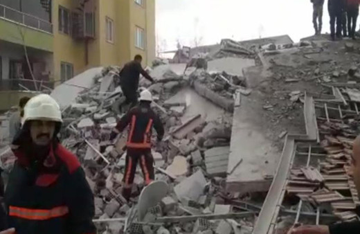 Malatya'da son dakika bina çöktü! Ekipler bölgeye sevk edildi