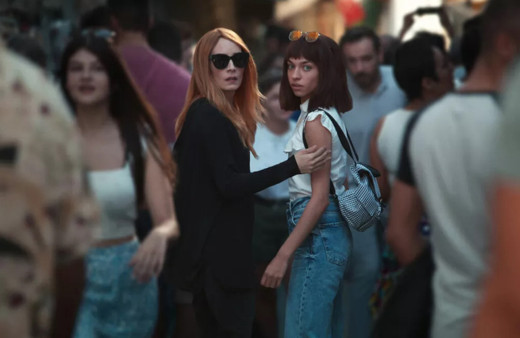 Netflix Biz Kimden Kaçıyorduk Anne konusu nedir? Biz Kimden Kaçıyorduk Anne dizisi oyuncuları kimler?