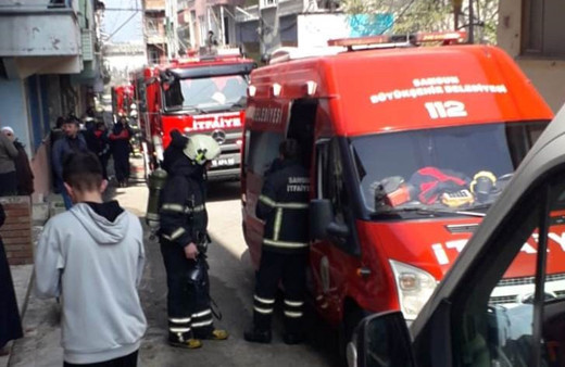 Samsun'da yangında can pazarı! 2'si bebek 3 kişiyi vatandaşlar kurtardı ama...