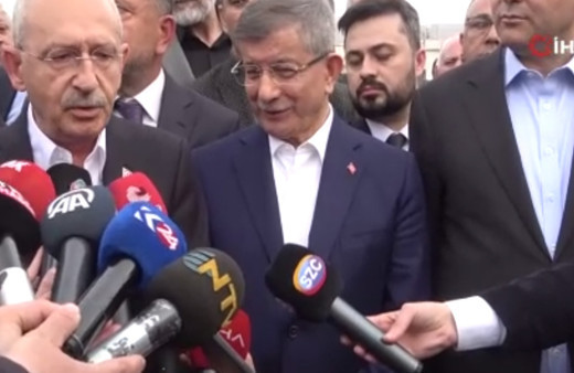 Kemal Kılıçdaroğlu 'Cumhur İttifakı' dedi Ahmet Davutoğlu gülümseyerek düzeltti