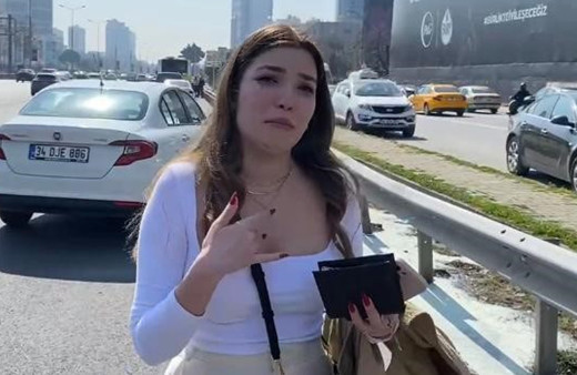 Kadıköy'de cipi yanan kadın sürücü gözyaşlarına boğuldu, diğer sürücüler teselli etti