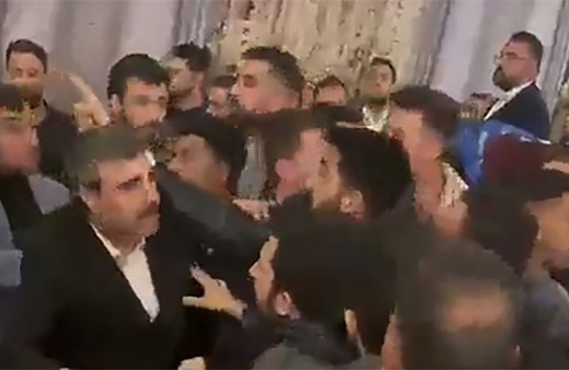 Gaziantep'te AK Parti'nin temayül yoklamasında kavga çıktı yumruklar konuştu...