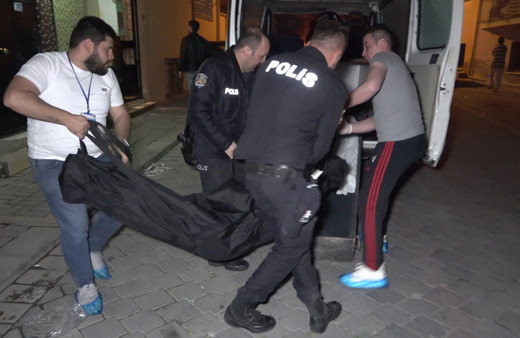 Denizli'de birlikte alkol aldıkları kocasını göğsünden ve karnından bıçaklayıp öldürdü