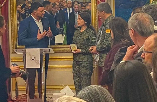 Fransa Büyükelçisi Dışişleri Bakanlığı'na çağrıldı! Teröriste madalya kabul edilemez...