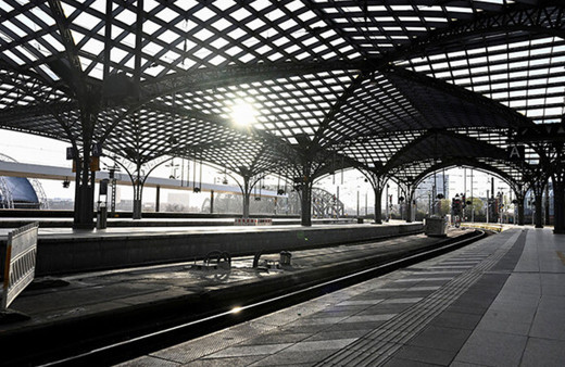 Almanya'da on binler sokaklara indi! Ülkede ulaşım durdu