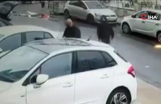 Borcunu ödemeyen arkadaşına şok plan! O anlar güvenlik kamerasında