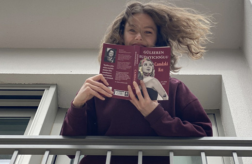 Camdaki Kız kitabı sonu nasıl bitiyor, kısaca özeti beklenmedik son geliyor