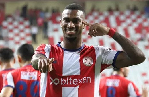 Galatasaray ve Fenerbahçe ile anılmıştı! İtalya yolcusu gibi