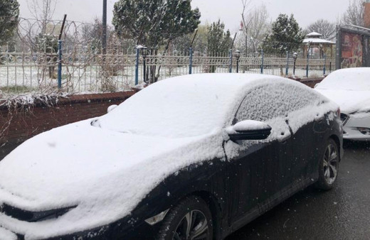 Erzurum'un Oltu ilçesi sakinleri güne beyaz örtüyle uyandı