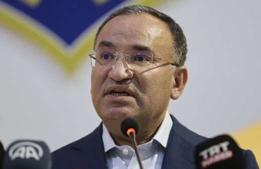 Adalet Bakanı Bekir Bozdağ, İyi Parti İstanbul İl Başkanlığına yapılan saldırıyı kınadı