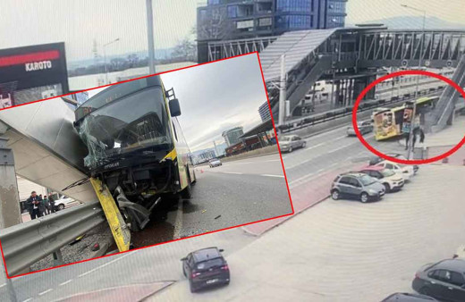 Belediye otobüsünün bariyerlere ok gibi saplandığı kaza kamerada
