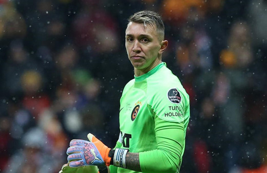 Galatasaray'da Muslera'dan şampiyonluk açıklaması! "Rakipler bize karşı yüzde 200 ile oynuyor"